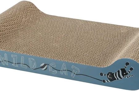 Wild Cat scratching cardboard, 41 x 7 x 24 cm, orange